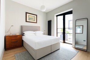 Apartment (2 Bedrooms) | 2 bedrooms, iron/ironing board, cribs/infant beds, bed sheets - Redcliffe Square XII by Onefinestay (London)