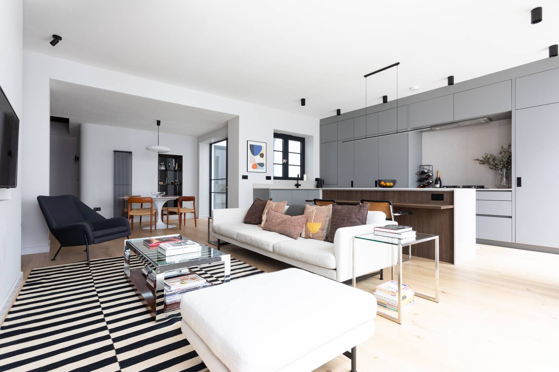 Apartment (2 Bedrooms) | Living area