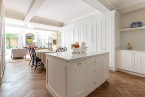 Apartment (6 Bedrooms) | Private kitchen