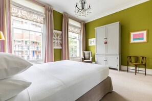 Apartment (4 Bedrooms) | 4 bedrooms, iron/ironing board, cribs/infant beds, bed sheets