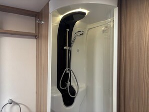 Shower, hair dryer, towels - 4 Guests - Pet Friendly - Durham Caravan Retreat (Durham)