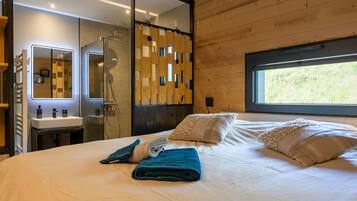 3 makuuhuonetta, silitysrauta/-lauta, Wi-Fi, vuodevaatteet