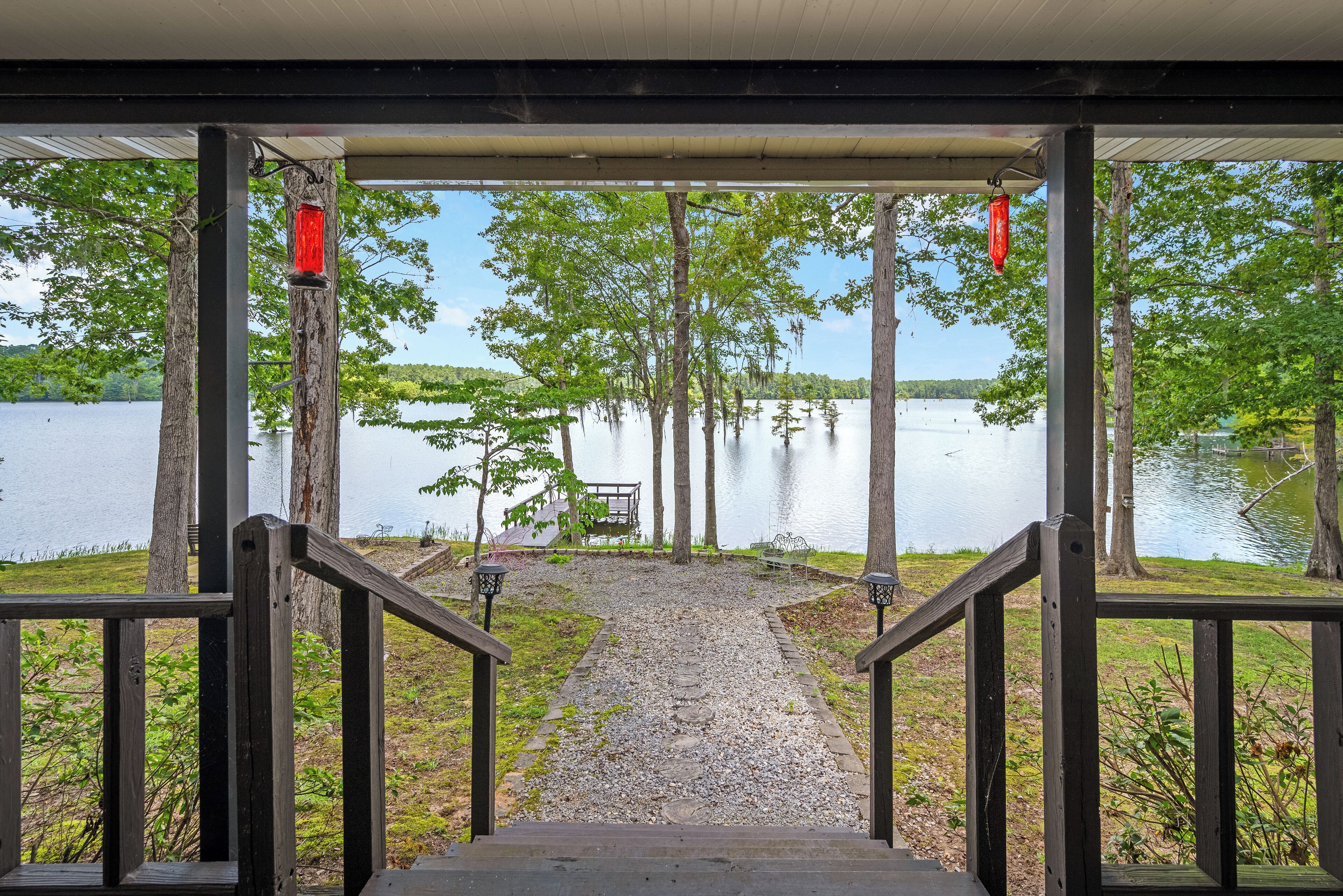 المنطقة المحيطة بالمنشأة