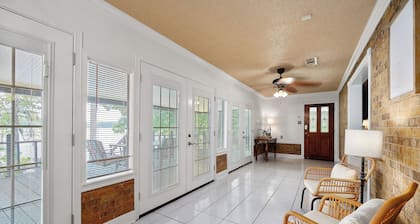Caroline Pointe Hideaway a peaceful retreat on Cotile Lake in Central Louisiana