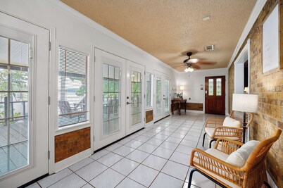 Caroline Pointe Hideaway a peaceful retreat on Cotile Lake in Central Louisiana