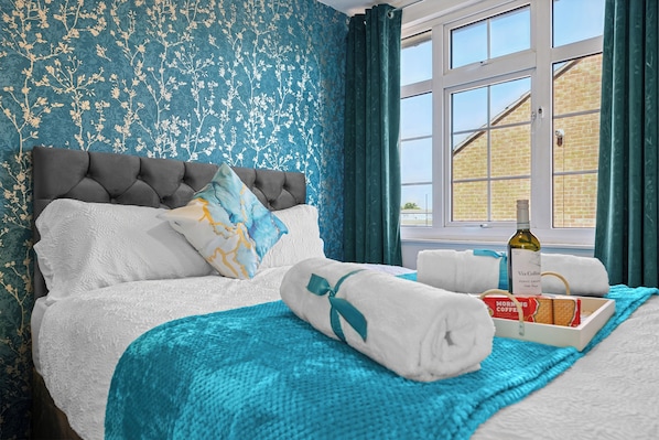 House, 3 Bedrooms, Non Smoking, Kitchen | Blackout drapes, iron/ironing board, free WiFi - Cozy 3 bedroom house near hospital (Coventry)