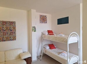 2 dormitorios, tabla de planchar con plancha, wifi gratis y ropa de cama