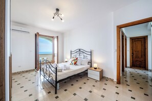 Bügeleisen/Bügelbrett, kostenloses WLAN, Bettwäsche