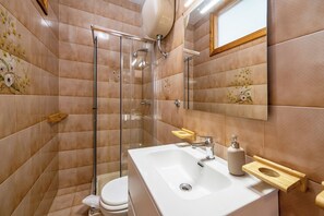 Shower, hair dryer, bidet, towels - Villa Rosy by Wonder Tour (Conca dei Marini)