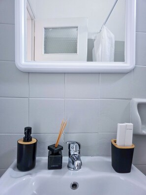 Hårføner, håndklær, såpe og toalettpapir