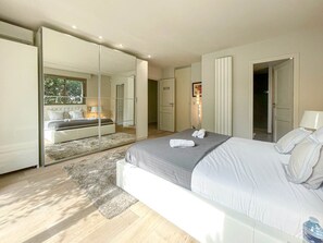 6 bedrooms, iron/ironing board, free WiFi, bed sheets