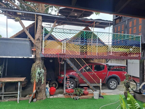 House, 4 Bedrooms, Smoking, Private Pool | Property grounds