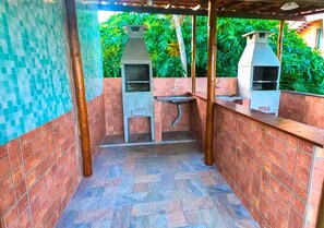 BBQ/picnic Area - Hostel Lendas do Mar  (Ilhabela)