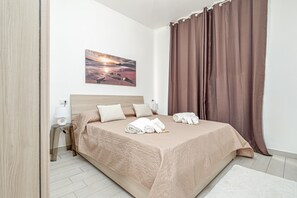 3 slaapkamers, een strijkplank/strijkijzer, wifi, beddengoed