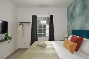 5 bedrooms, desk, iron/ironing board, travel cot
