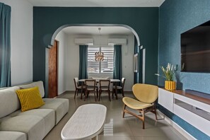 Téléviseur, table de ping-pong