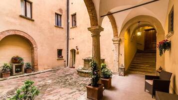 Superior Apartment, 2 Bedrooms | Free WiFi, bed sheets