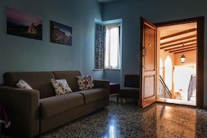 Apartamento superior, 2 quartos | Wi-Fi de cortesia, roupa de cama