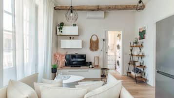 Apartment | Premium bedding, down duvets, iron/ironing board, cots/infant beds