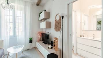 Apartemen | Seprai premium, selimut bulu angsa, dan setrika/meja setrika