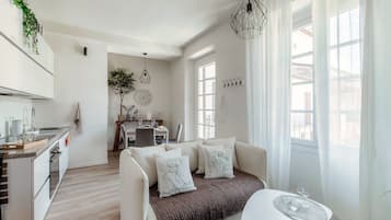Appartement | Luxe beddengoed, donsdekens, een strijkplank/strijkijzer