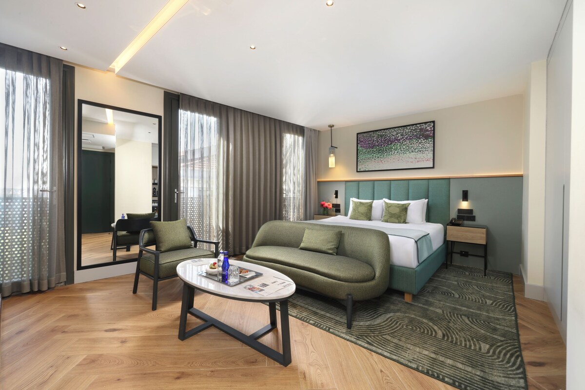 The Wings Premium Room | In-room safe, desk, laptop workspace, blackout drapes