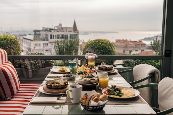 Sarapan pesanan masak setiap hari (EUR 20 seorang)