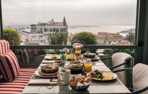 The Wings Hotels Pera