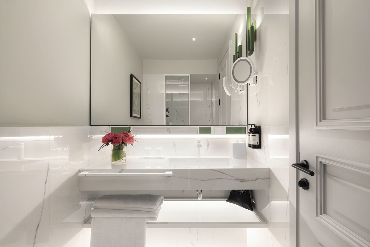Separate tub and shower, free toiletries, hair dryer, slippers