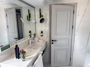 Wings Premium Room with Terrace | Salle de bain