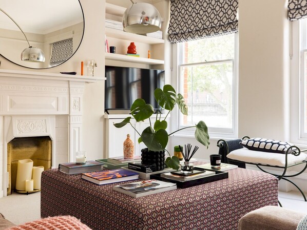 TV - Stylish & Spacious 2 bedrooms in Fulham - Pass the Keys (London)