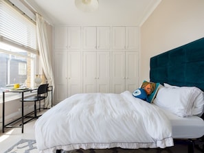 2 habitaciones, escritorio, tabla de planchar con plancha y wifi gratis 