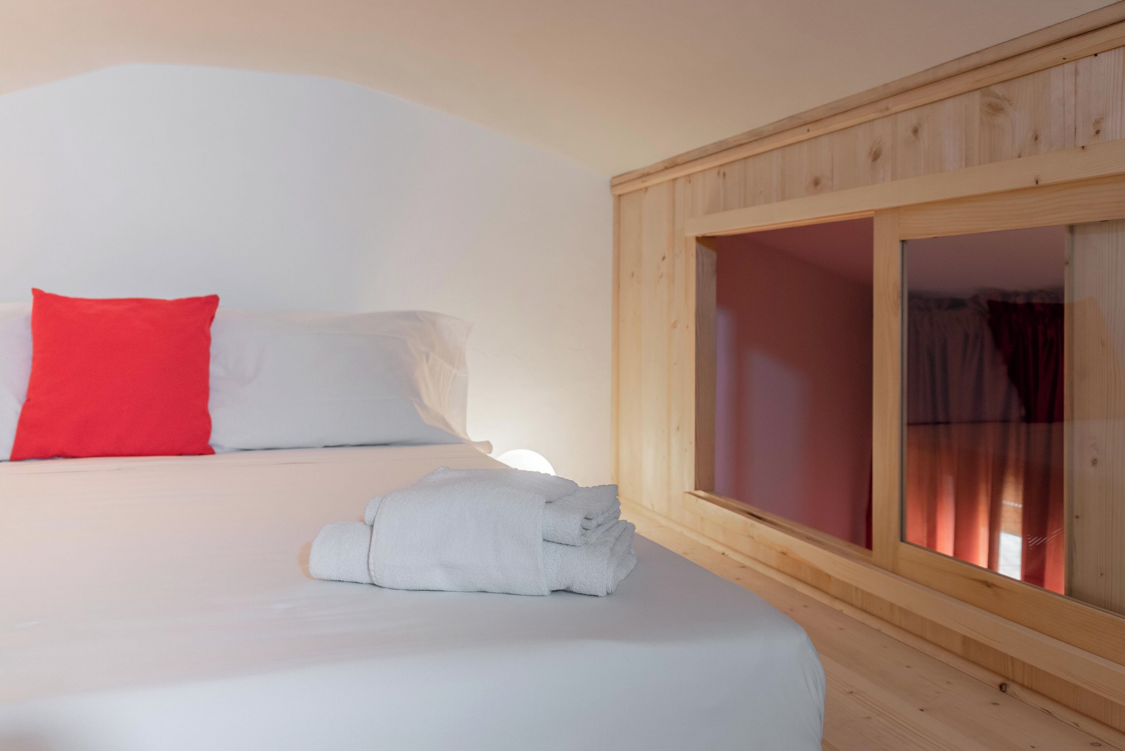 2 多间卧室、熨斗/熨衣板、WiFi、床单