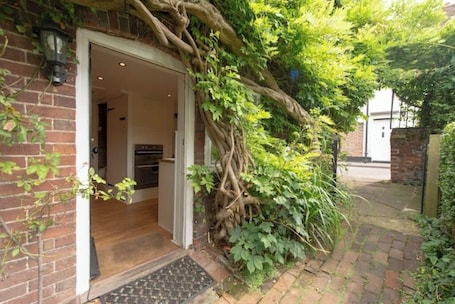 Property grounds. Countryside Escape in Beautiful Cosy Cottage