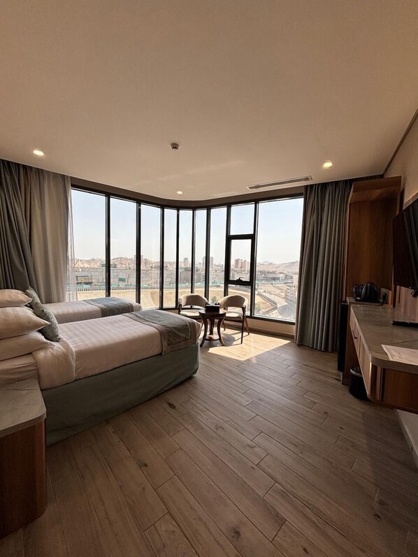 Twin Room, City View | Seterika/papan seterika, Wi-fi percuma 