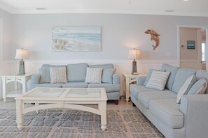 하우스, 침대(여러 개) (Deja Blue) | 거실 공간