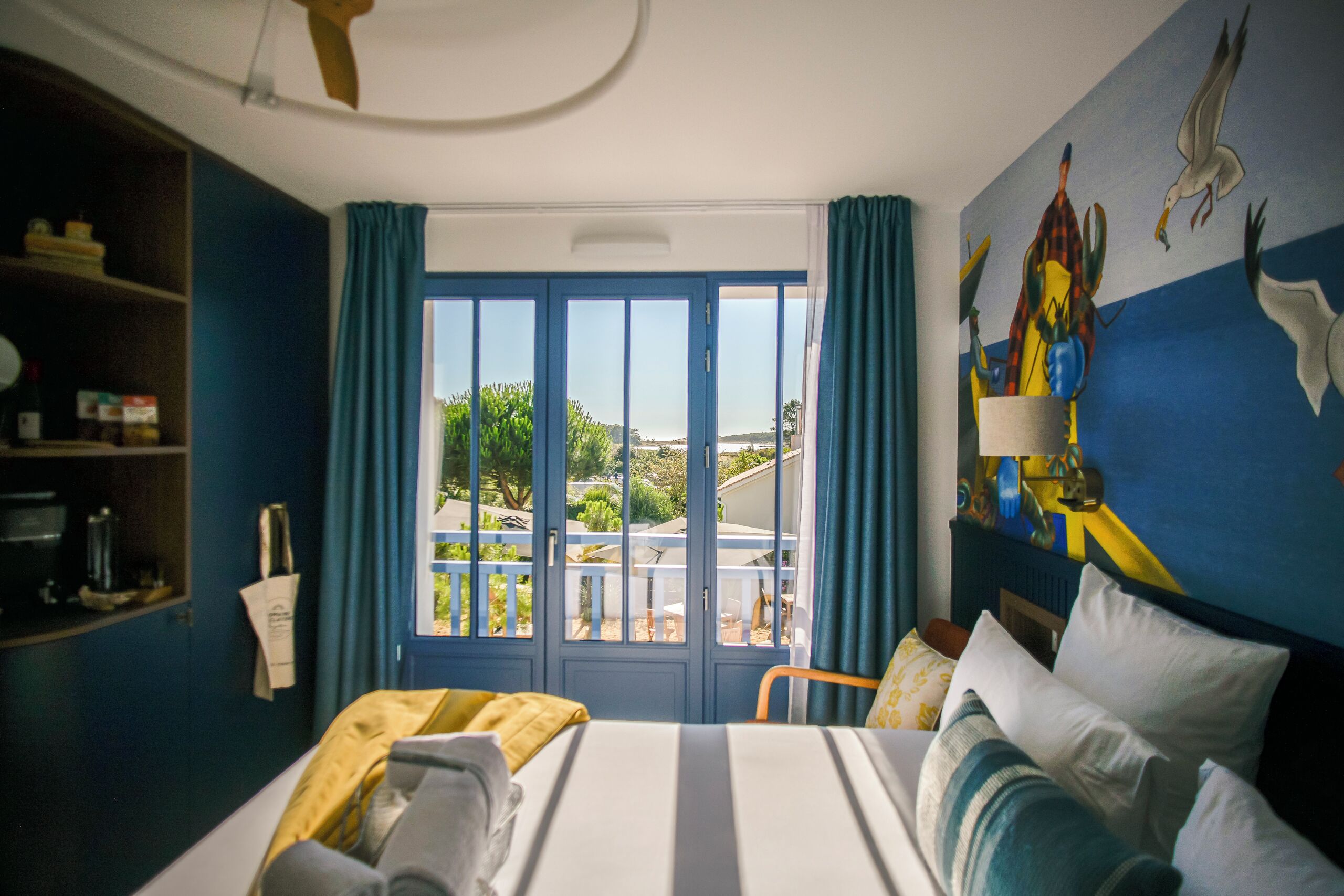 Quarto casal luxo | Frigobar, cofres nos quartos, cortinas blackout, quartos à prova de som
