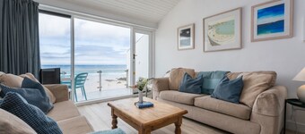 Beachfront Apartment With Stunning Views