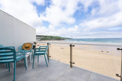 Beachfront Apartment With Stunning Views