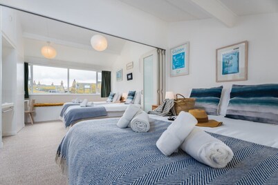 15 Barnaloft - Beachfront with Stunning Views