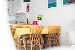 Dining - 15 Barnaloft - Beachfront with Stunning Views (St Ives)