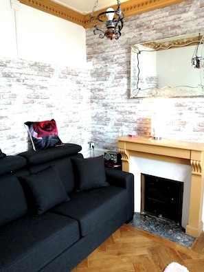 TV - VILLAGE HOUSE (Veaugues)