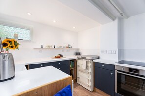 Refrigerador, horno, parrilla de estufa y lavavajillas 