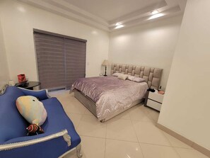 1 slaapkamer, een strijkplank/strijkijzer, wifi, beddengoed