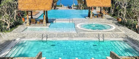 3 piscinas al aire libre, cabañas de piscina gratuitas, sombrillas