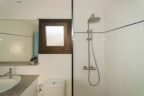 Bruser, hårtørrer, håndklæder