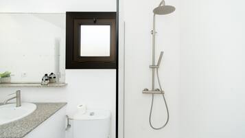 Dusche, Haartrockner, Handtücher