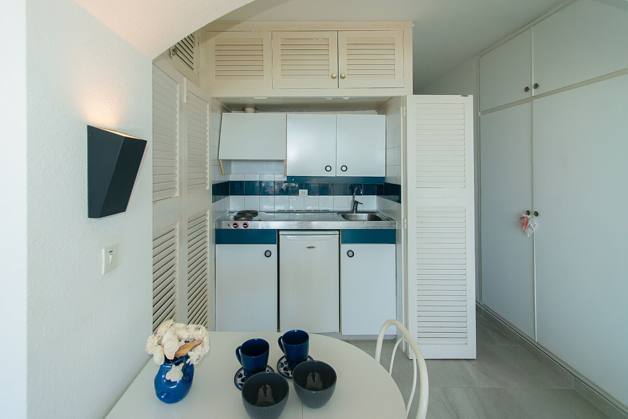 Coffee/tea maker, fridge, microwave, electric kettle