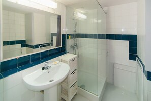 Shower, hair dryer, towels - WELCS ESTUDIO 275 EMP with sea views (Rosas / Roses)
