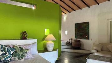6 habitaciones, internet y ropa de cama
